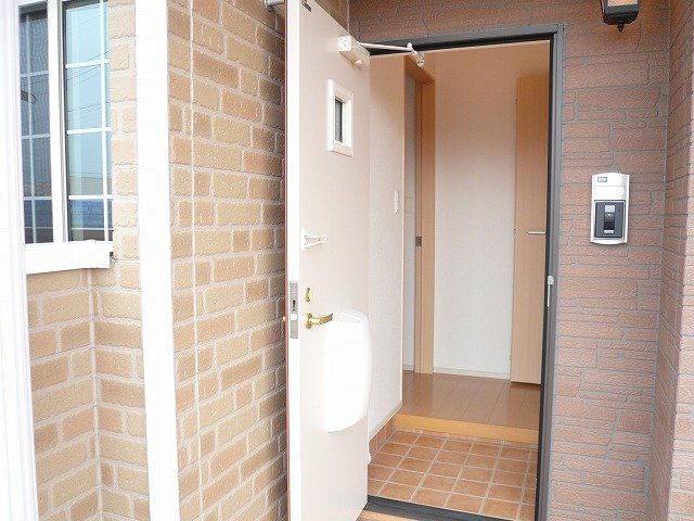 サンリット　Ⅱの玄関|明るい玄関です