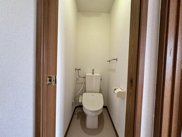フォレスト・リバーのトイレ|落ち着いた色調のトイレです