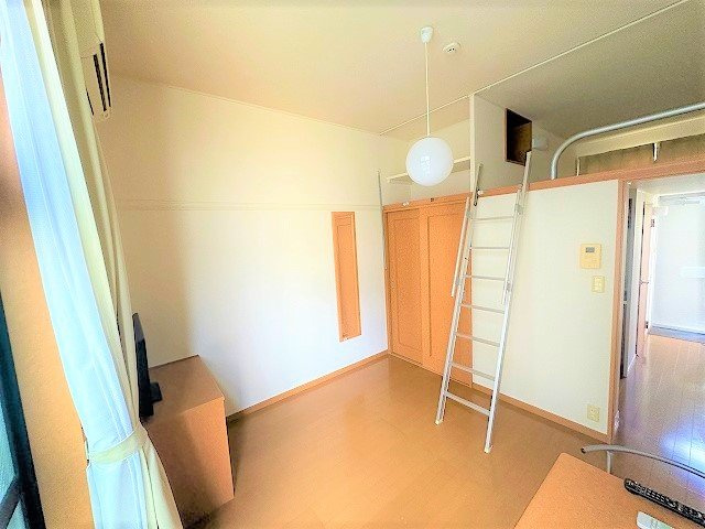 レオパレスメイヤメゾンＨＩＲＯの居間・リビング|使いやすい居間です