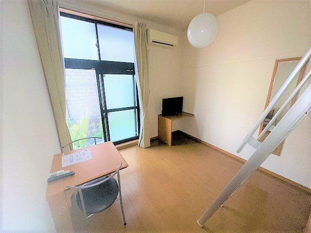 レオパレスメイヤメゾンＨＩＲＯの居間・リビング|ゆったりとした居間です