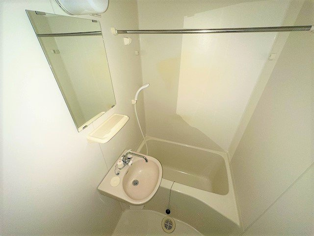レオパレスメイヤメゾンＨＩＲＯの浴室|日々の疲れを癒すお風呂付です