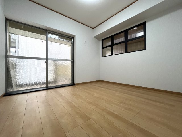 シャンピア大濠の洋室|陽当たり良好な居室！日中は照明に頼ることなく、快適にお過ごしいただけます☆