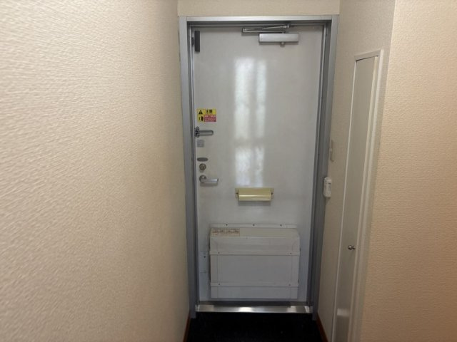 レオパレス三ッ家の玄関|シンプルで使いやすい玄関です