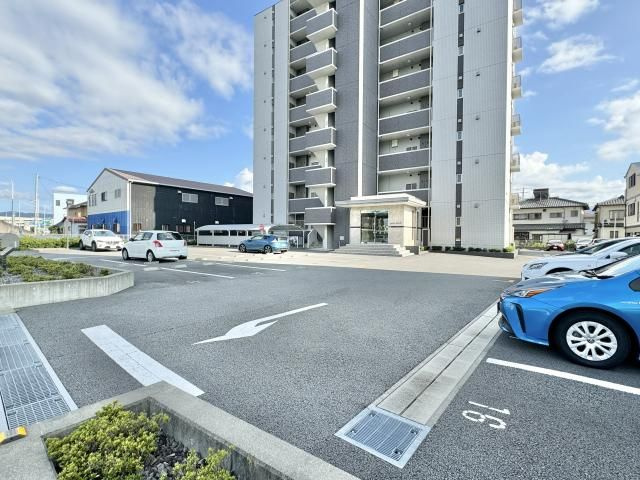 シェリーグランデの駐車場