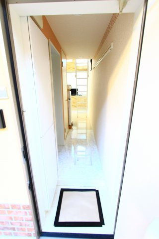 ユナイト横須賀中央グラナダの杜の玄関|同アパートの参考写真です。