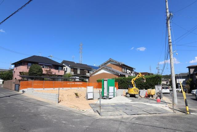 新築戸建て・仲介手数料無料）小牧市大字本庄字郷浦２棟／１期２号棟の前面道路含む現地写真|造成