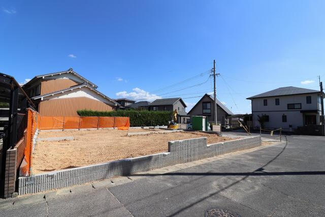 新築戸建て・仲介手数料無料）小牧市大字本庄字郷浦２棟／１期２号棟の前面道路含む現地写真|造成後