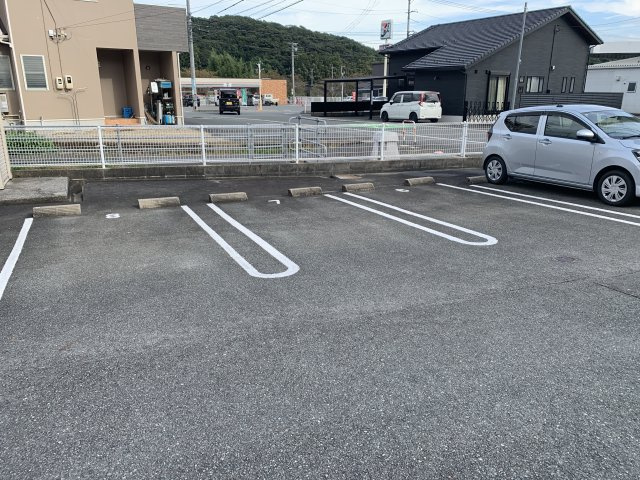 【駐車場】