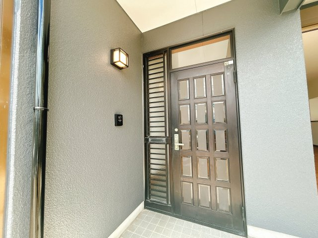 仲介手数料不要　カチタス合志市須屋　須屋駅徒歩4分内外装リフォーム済【西合志南小・西合志南中】の玄関|玄関外観