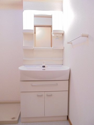 ナイオン　日差の洗面所|忙しい朝には欠かせない洗面所です