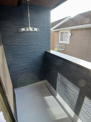 こころテラスのバルコニー|外からの目が気にならないバルコニーで洗濯物が干せます