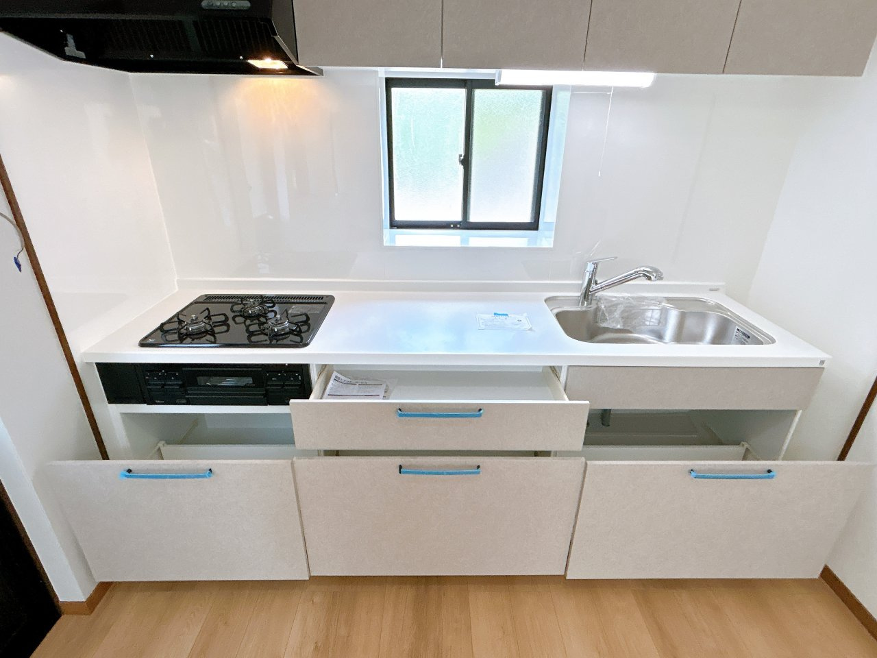 仲介手数料不要　カチタス合志市野々島　建物40坪5SLDK即入居可【西合志中央小・西合志中】の居間・リビング|リビング：クロス張替え、床重ね張り、照明交換