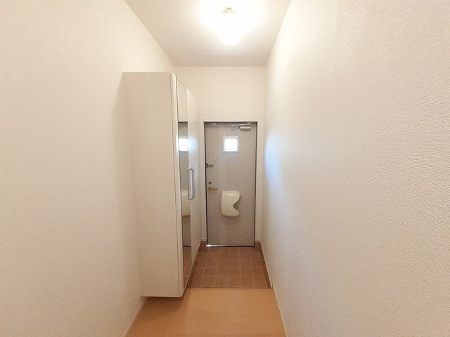 コモドⅠの玄関|明るい玄関です