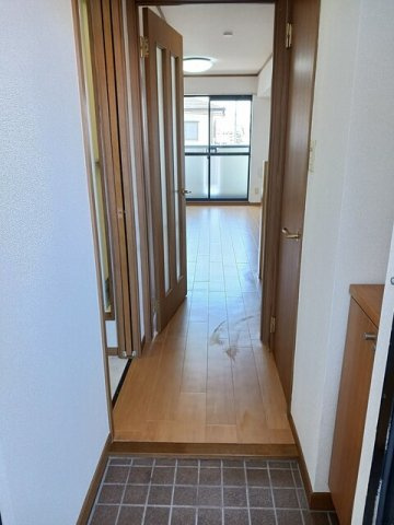 トゥールモンドの玄関|収納もある玄関です