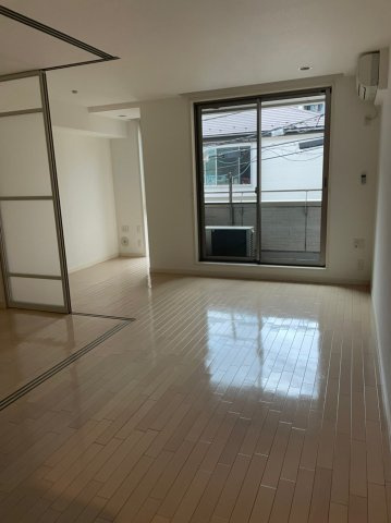 シャンブル向丘の居間・リビング