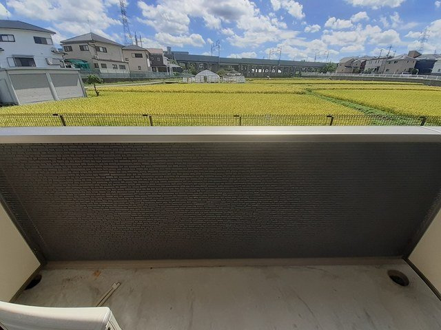 サンステージのバルコニー|暖かな日差しのふりそそぐバルコニー