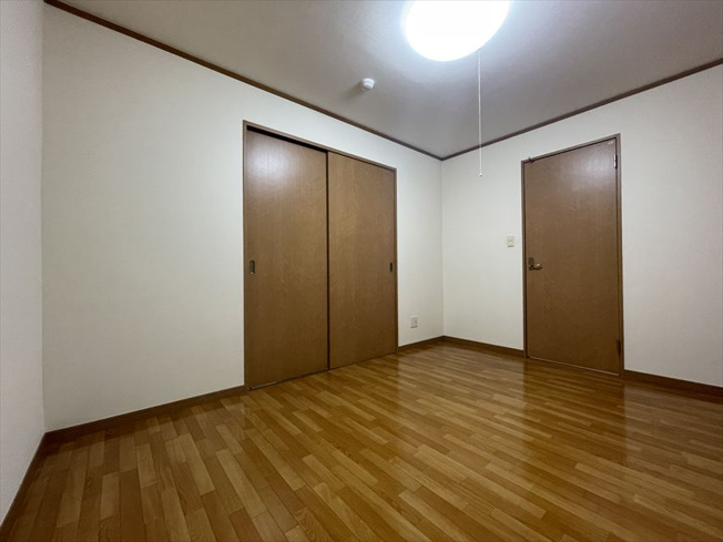 【寝室】 | 新白岡ホープ館 | 落ち着いて過ごせるお部屋なので、寝室にいかがでしょうか