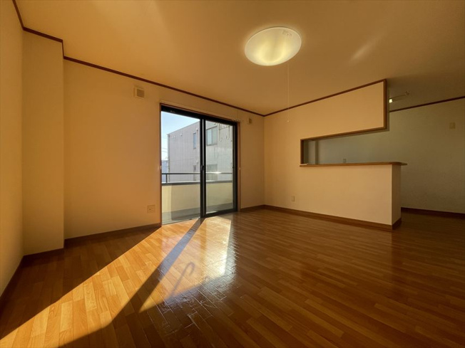 【居間・リビング】 | 新白岡ホープ館 | ゆったり過ごせる居間です