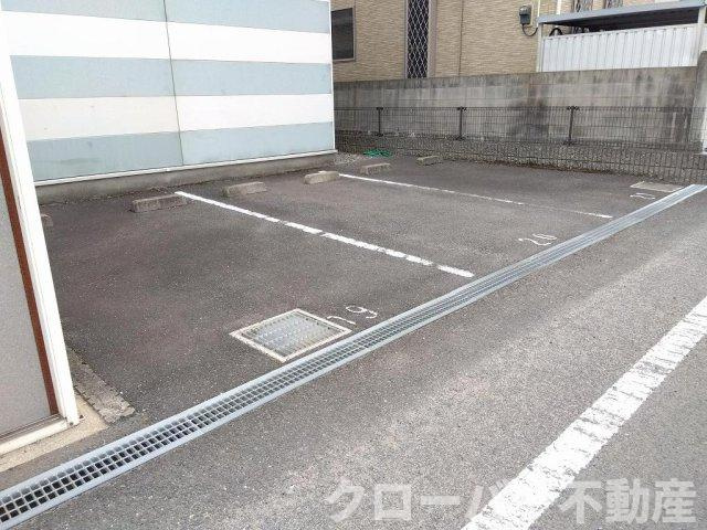 レオパレス金倉の駐車場