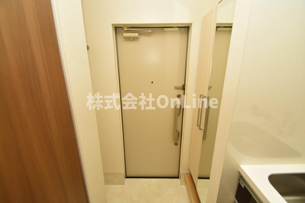 シャルマン昭和町の玄関