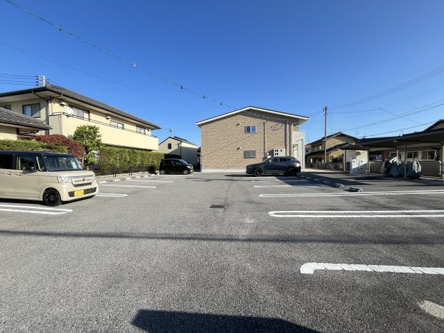 ロイヤルプラシード・Ｋの駐車場