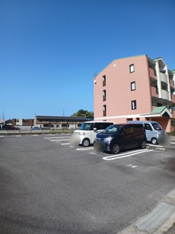 シャンポールＡの駐車場