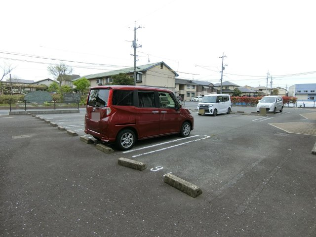 ファインＢの駐車場