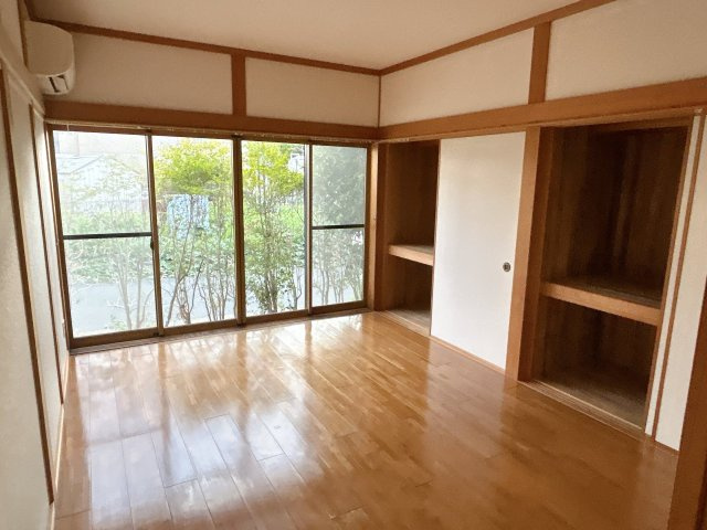 仲介手数料不要　カチタス大津町美咲野1丁目　建物60坪5SLDK角地【美咲野小・大津北中】の洋室|1階洋室6帖：大きな収納2つ