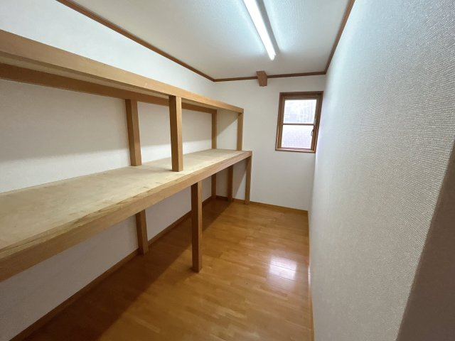 仲介手数料不要　カチタス大津町美咲野1丁目　建物60坪5SLDK角地【美咲野小・大津北中】の洋室|DEN約4.5帖：大きな収納部屋