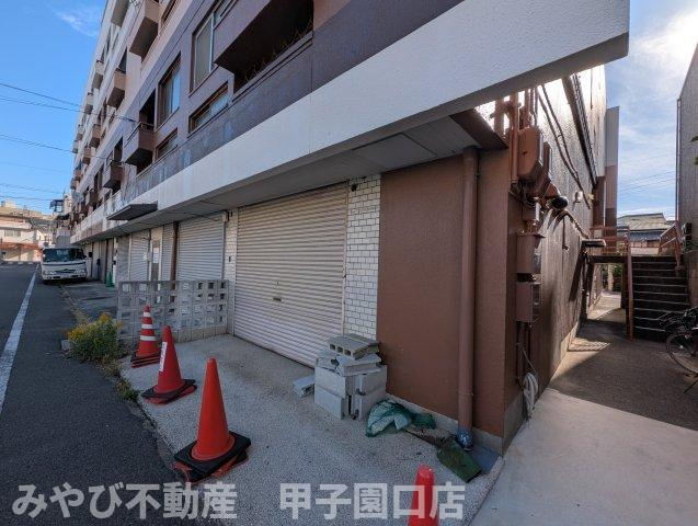 光南荘マンションのエントランス