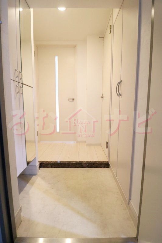 福岡市南区高宮１丁目の賃貸マンションの玄関