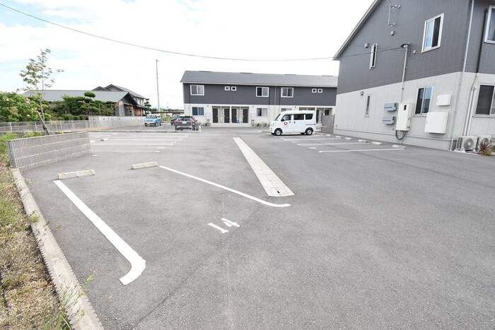 サンシャイン前田 B棟の駐車場|駐車場