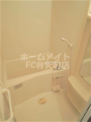 【浴室】 | ロイヤルクイーンズパーク | コンパクトで使いやすいお風呂です