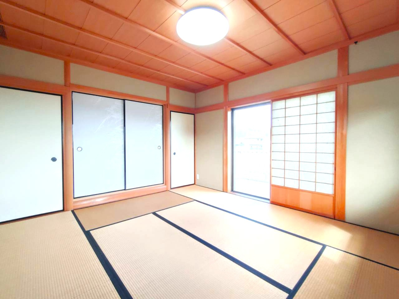 ＪＲ山陰本線「嵯峨嵐山」駅徒歩１８分の閑静な住宅街◆枝垂桜の庭を望む邸宅◆右京区嵯峨観空寺久保殿町の和室|和室