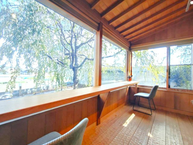 ＪＲ山陰本線「嵯峨嵐山」駅徒歩１８分の閑静な住宅街◆枝垂桜の庭を望む邸宅◆右京区嵯峨観空寺久保殿町の設備|テラス