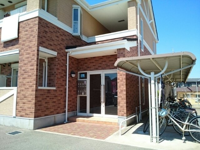 リフレ東百舌鳥A棟のエントランス