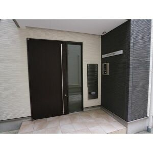 REGALEST上飯田のエントランス