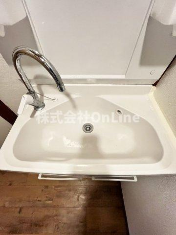 若江本町3丁目テラスハウスの独立洗面台