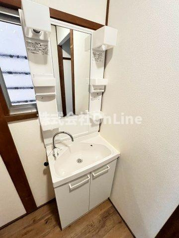 若江本町3丁目テラスハウスの独立洗面台