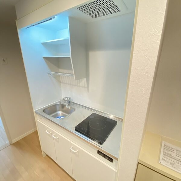 Sun State白壁のキッチン