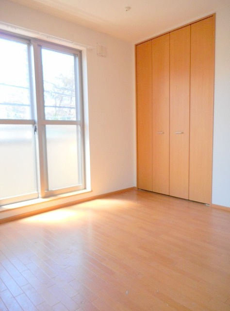 メゾン静の居間・リビング|1フロア2住居　南向き日当たり眺望良好（別部屋参考写真）