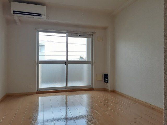 ジュネス飛田給の居間・リビング