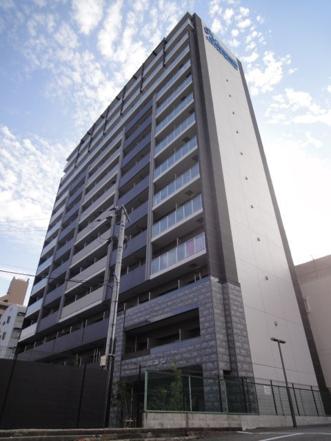 プレサンス三宮東フィールの外観