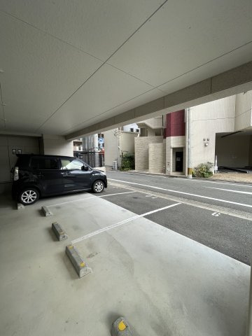 グランフォーレプライム六本松の駐車場