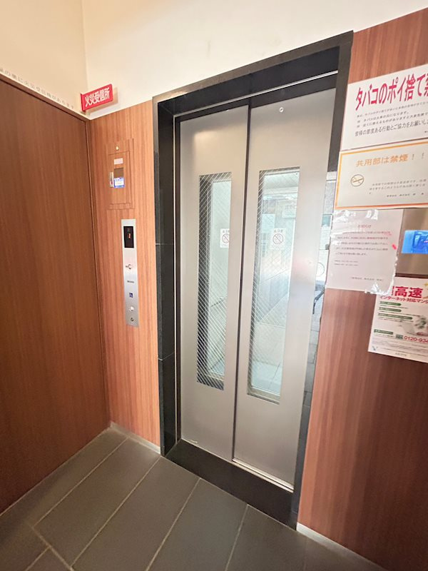 HK元町ビルのロビー