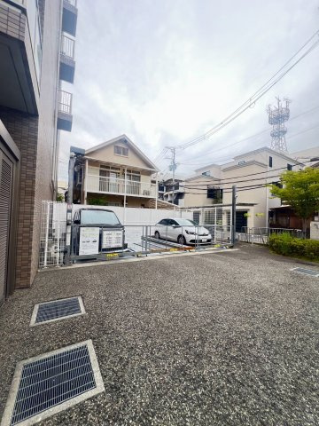 ワコーレザ・夙川ファーストの駐車場