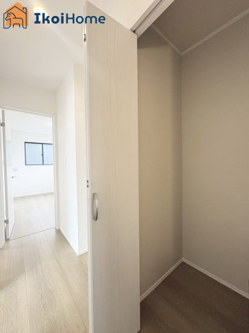 明石市魚住町西岡　B号棟　新築戸建の収納|【ホームページに現地動画掲載中】●年中無休：当日予約可●ゆったりとした収納スペース！季節物の収納も◎