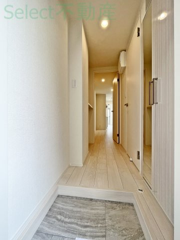 Lega庄内通(名塚二丁目A)北側の建物の玄関