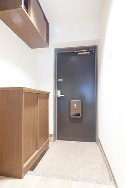 ファミーユすなごＢの玄関