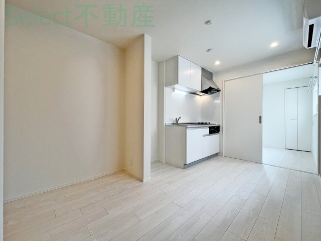 Lega庄内通(名塚二丁目A)北側の建物の居間・リビング